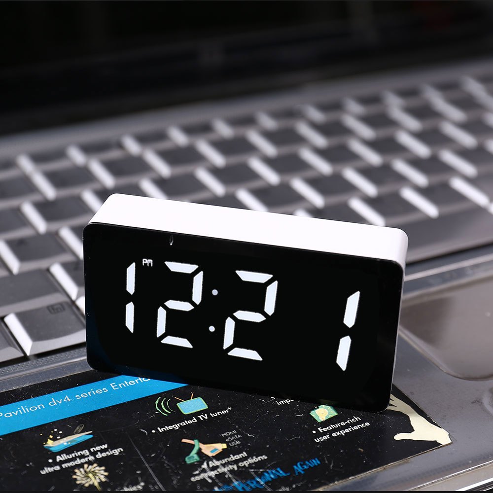 LED Electronic Watch Mirror Al - Electronics Gadgets Wholesale recensie en prijs